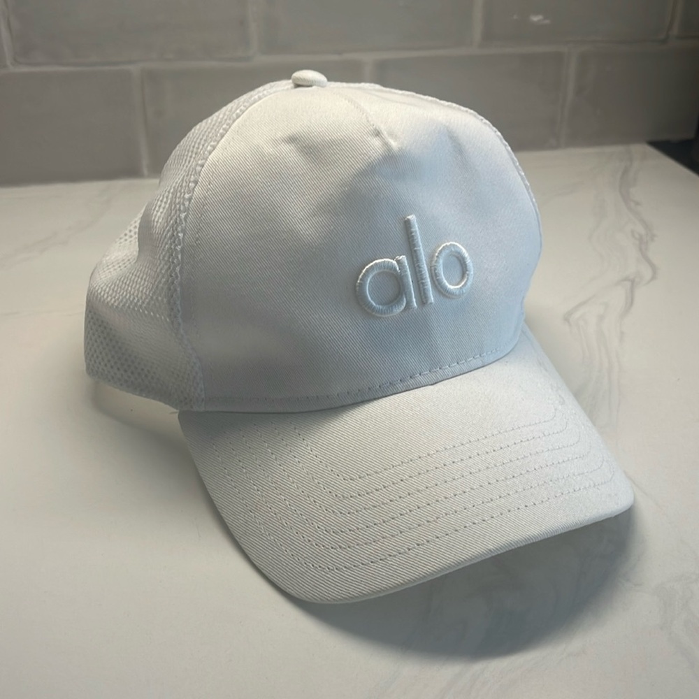 Alo Yoga Trucker Hat